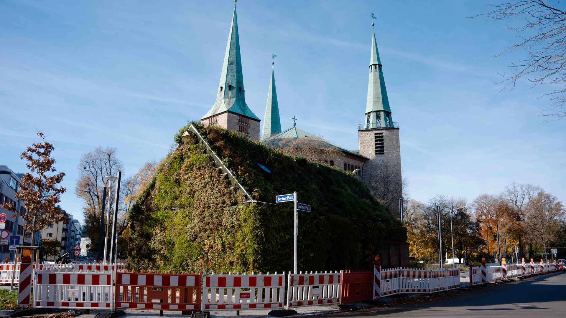 Neues Endhaltestellengebäude am Stadtpark